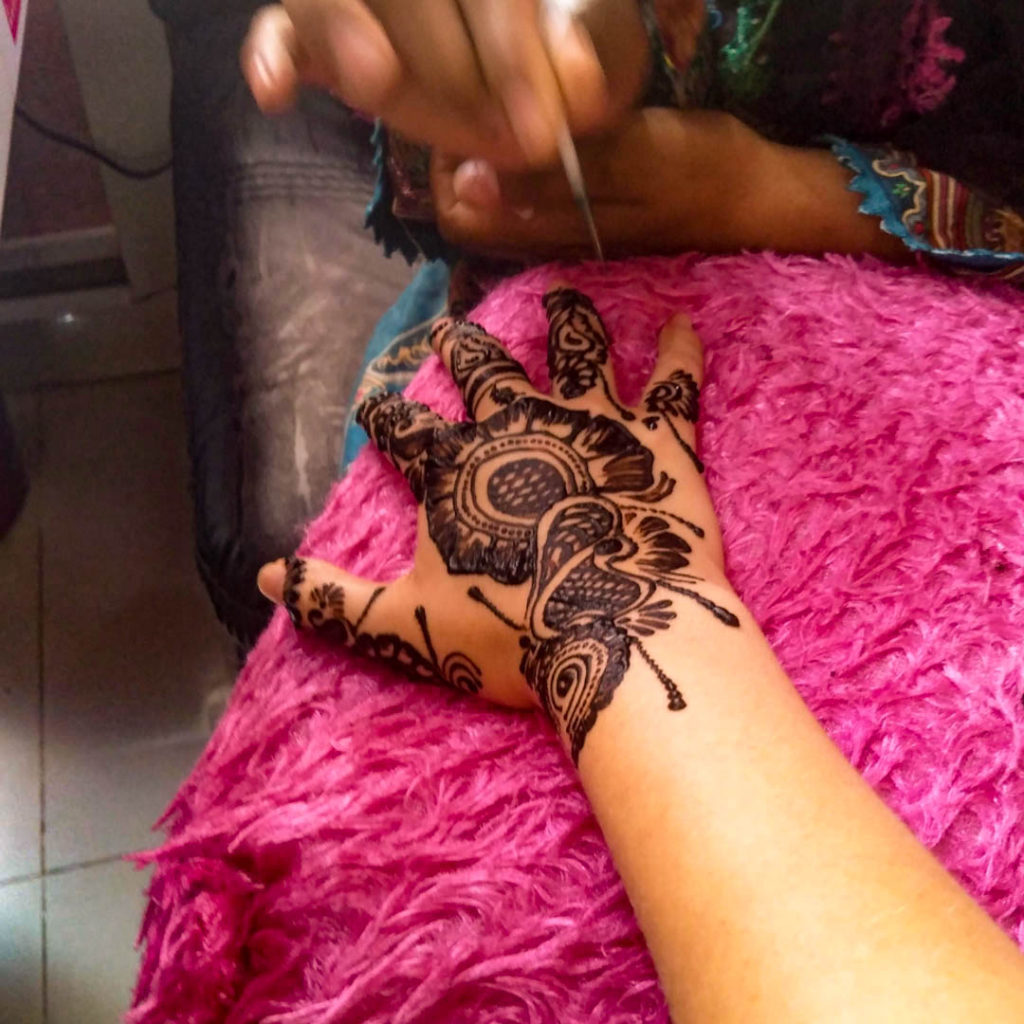 Celebrating Eid Al-Adha In Pakistan: My Eye-Opening Experience 4 Mehndi for celebrating Eid al-Adha in Pakistan.