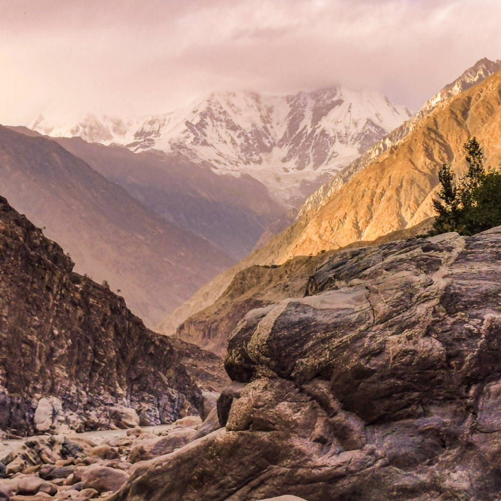A Complete Travel Guide To Skardu, Pakistan 7 Beautiful views of mountains and a river on the road from Gilgit to Skardu.