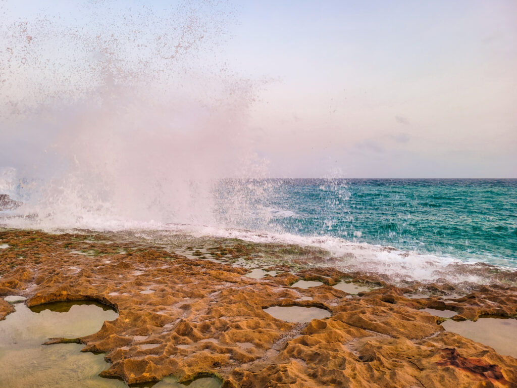 20 Stunning Places To Visit In Chabahar, Iran 22 Waves splashing onto the algae-covered rocks at Darya Bozorg Beach in Chabahar, Iran