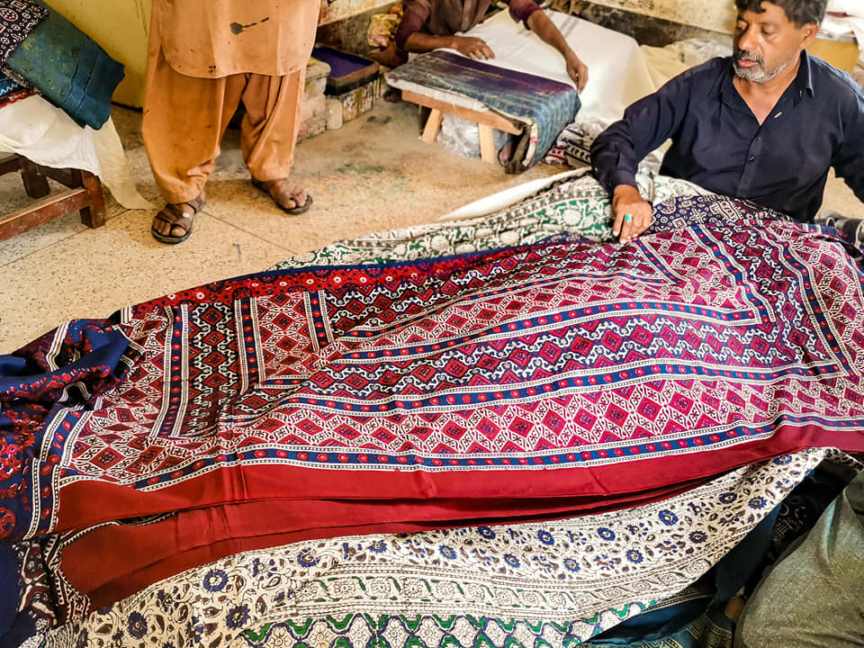 12 Fascinating Places To Visit In Sindh Province, Pakistan 5 Men presenting their handmade Sindhi ajraks in Hala, Sindh.